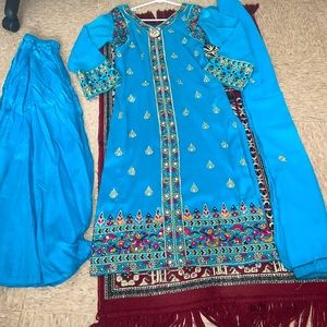 Women Kurta/shalwar kameez